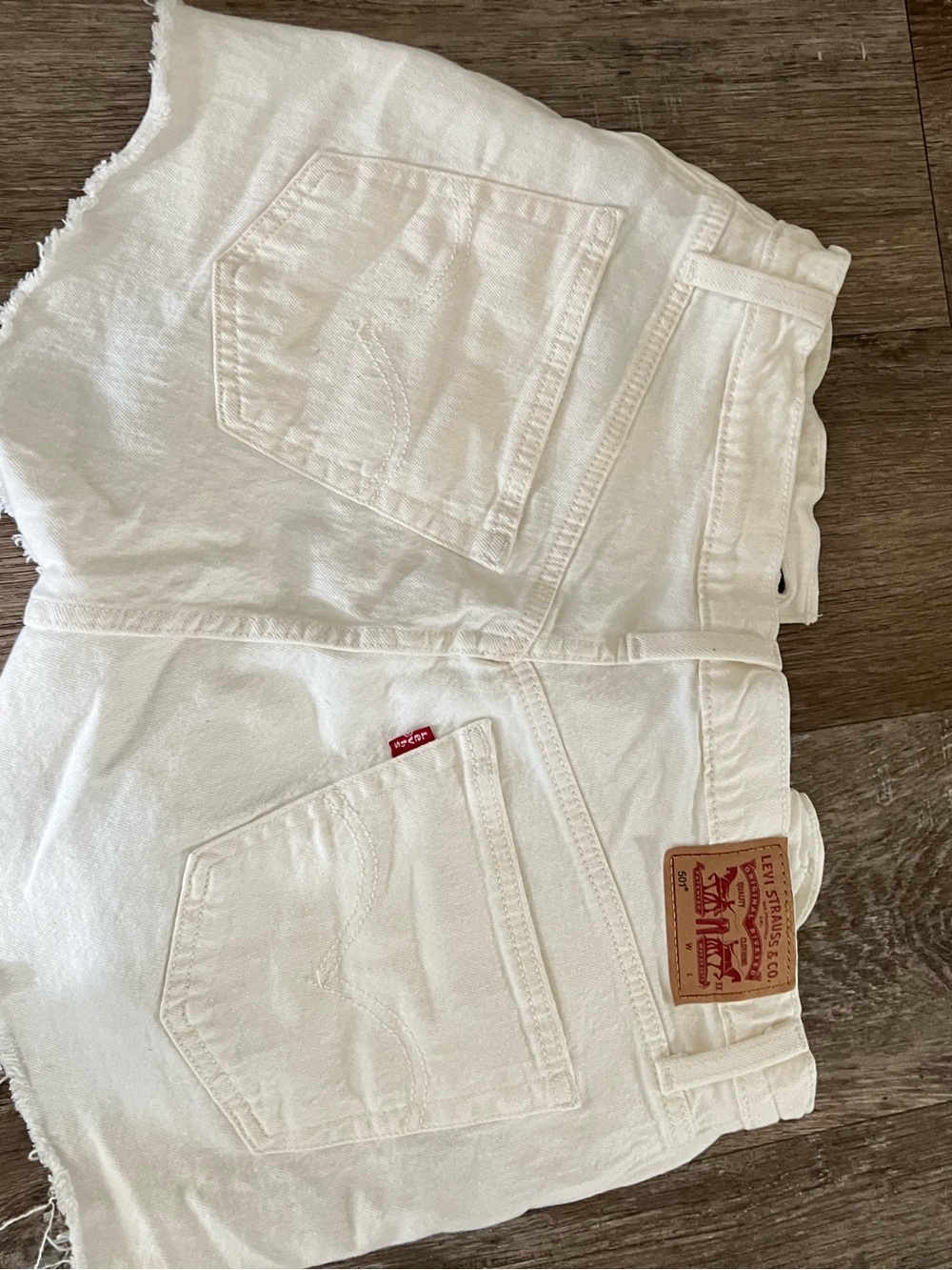Levi's White Raw-Hem Denim Shorts - Picture 3 of 7